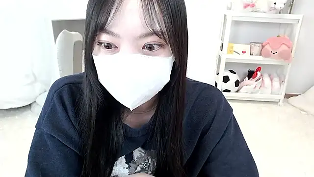 momo room online show from April 25, 2026, 11:02 am