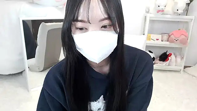 momo room online show from April 26, 2026, 12:36 pm
