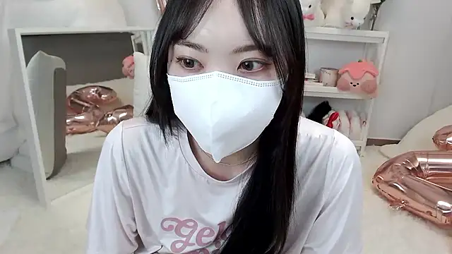 momo room online show from May 24, 2026, 11:04 am