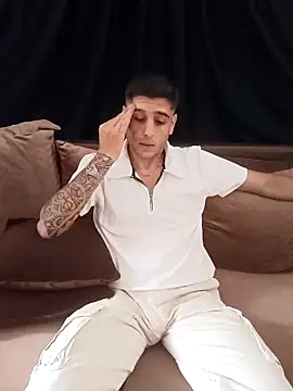 arenn1997 online show from October 12, 2025, 12:15 pm