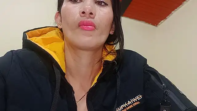 Cataleyalove ADY online show from February 3, 2026, 11:21 pm