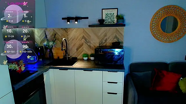 Hannah Carr online show from April 15, 2026, 11:49 pm