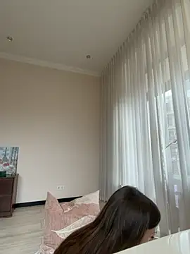 Hott Lolla online show from November 18, 2025, 8:52 am