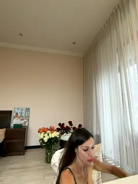 Hott Lolla online show from December 1, 2025, 9:03 am