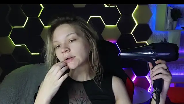 LitaBrom online show from February 3, 2025, 1:09 am