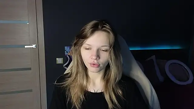 LitaBrom online show from October 3, 2025, 1:46 am