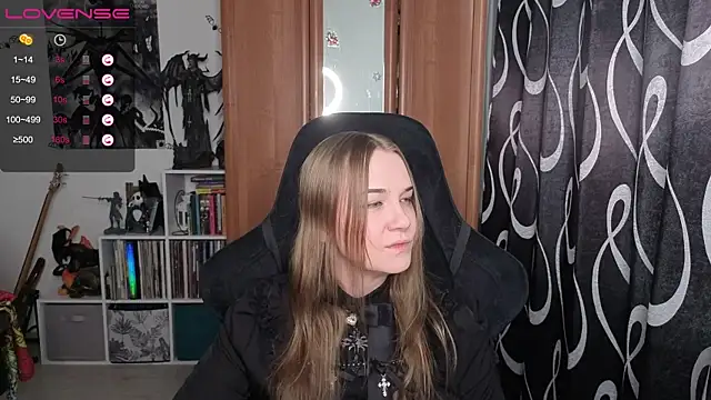 stellablondy online show from May 28, 2026, 10:12 am