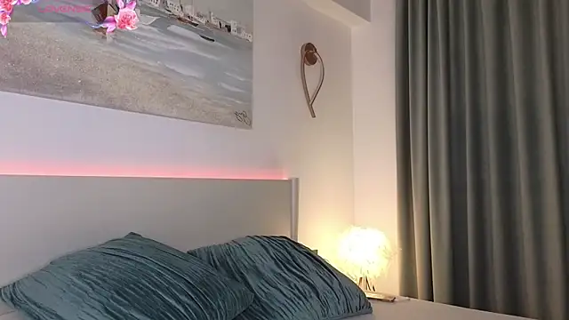 ReyaSophia online show from October 4, 2025, 9:24 pm