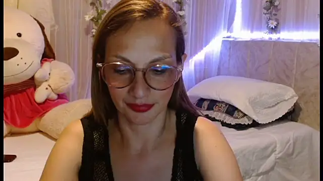 italagomez  online show from January 14, 2025, 11:05 pm