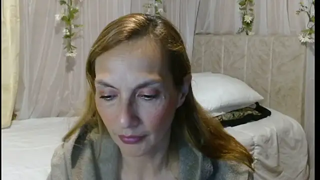 italagomez  online show from March 5, 2025, 10:43 pm