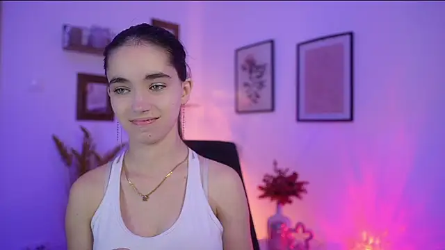 Gia Paige18 online show from November 4, 2025, 2:05 pm