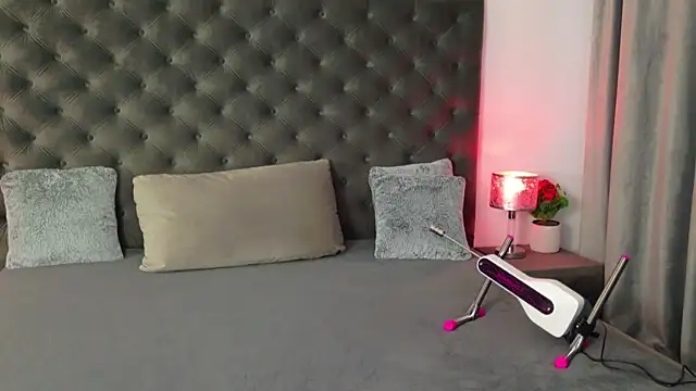 KrisNoir online show from October 11, 2025, 8:24 am