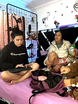 1lovelygirls online show from November 13, 2025, 12:15 pm