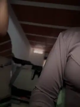 lalilamassu1 online show from April 19, 2026, 8:33 pm