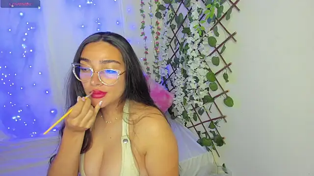 Snapshot of zara41 chatting on June 17, 2026, 8:54 pm zara41 online show from June 17, 2026, 8:54 pm