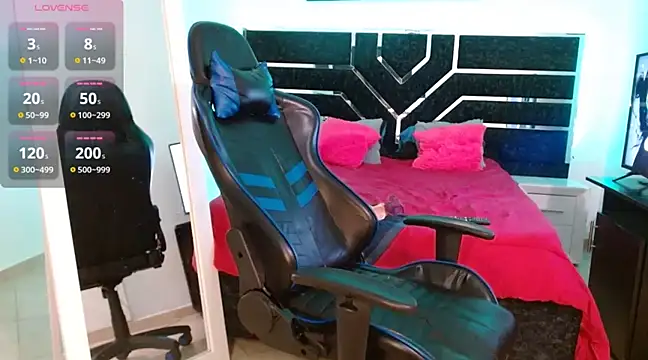 -MiaDelight- online show from February 5, 2025, 7:42 pm