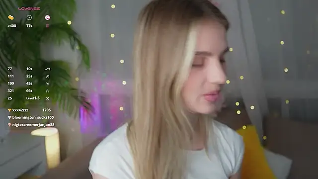 Fluffy-Angel online show from December 6, 2024, 2:06 pm