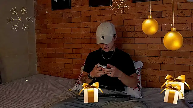 Ares Dickson online show from December 2, 2024, 6:43 pm