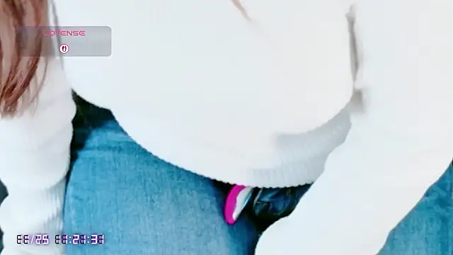 Snapshot of Hina-Happy chatting on November 25, 2025, 2:22 am Hina-Happy online show from November 25, 2025, 2:22 am