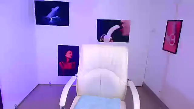 Loren Moa online show from December 30, 2024, 2:19 pm