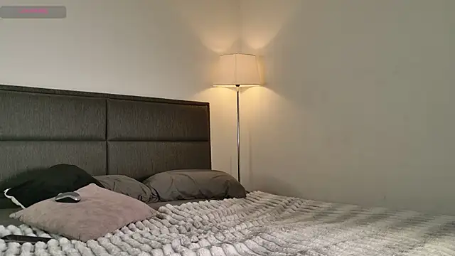 lady ni  online show from April 8, 2026, 12:49 pm