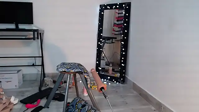 Amelie hills02 online show from January 26, 2025, 12:01 pm