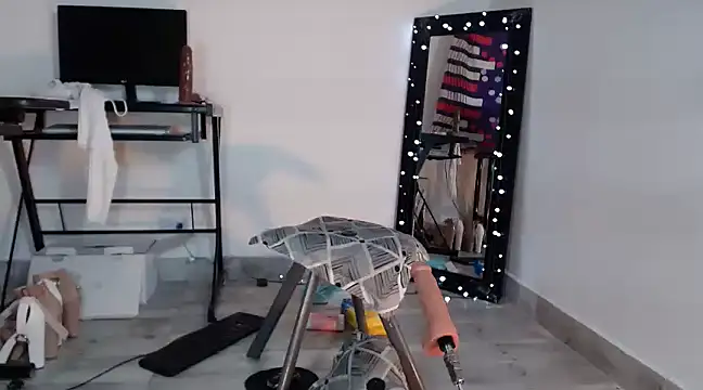 Amelie hills02 online show from February 17, 2025, 12:38 pm