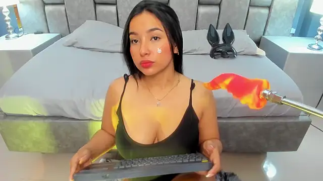 AniEvans  online show from February 16, 2026, 11:17 am