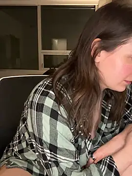 nerdynina online show from February 3, 2026, 1:37 am