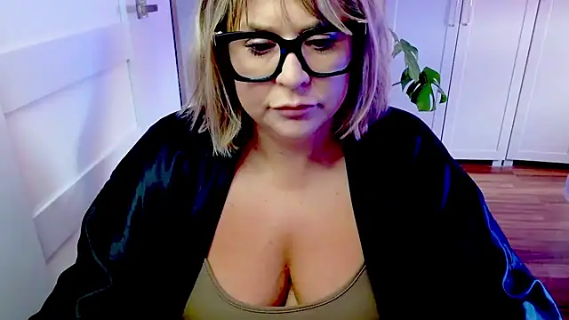 Snapshot of teaseDiana chatting on May 6, 2026, 5:46 am teaseDiana online show from May 6, 2026, 5:46 am