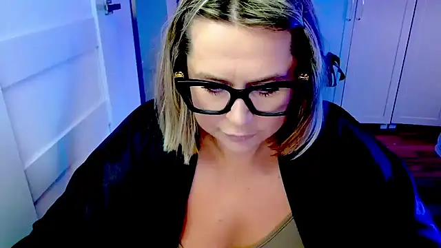 Snapshot of teaseDiana chatting on May 7, 2026, 5:46 am teaseDiana online show from May 7, 2026, 5:46 am