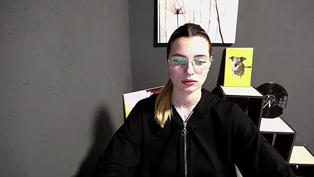 Snapshot of lady_olivia_ chatting on May 15, 2026, 12:34 pm lady olivia online show from May 15, 2026, 12:34 pm
