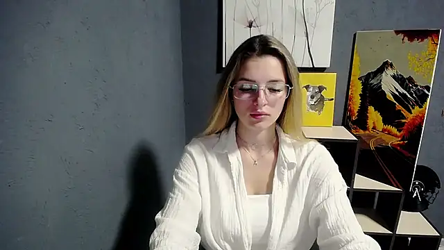 lady olivia  online show from July 9, 2026, 12:53 pm