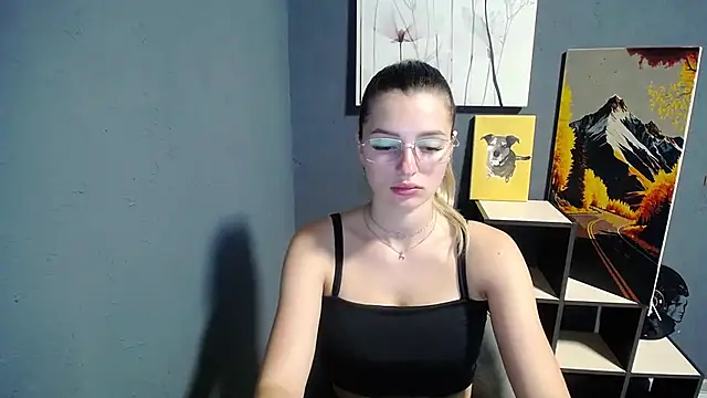lady olivia  online show from July 14, 2026, 12:44 pm