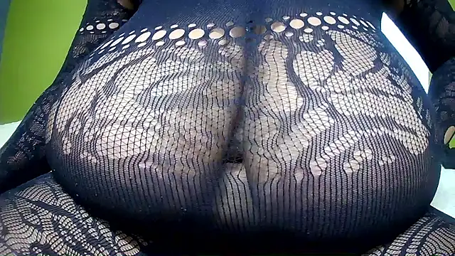 Snapshot of Queenboobs61 chatting on April 17, 2026, 7:11 am Queenboobs61 online show from April 17, 2026, 7:11 am