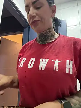 YasmimBrasil online show from April 22, 2026, 6:16 am