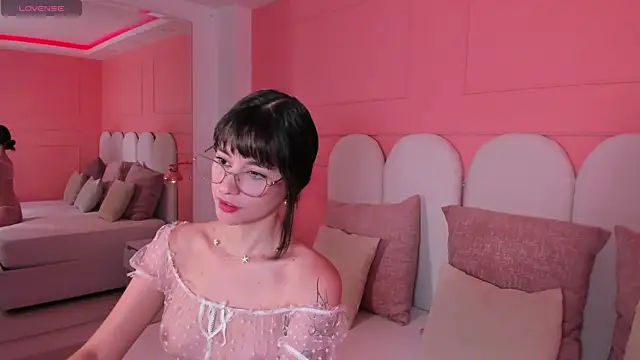 emilly williams  online show from December 19, 2024, 5:08 pm