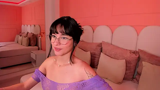 emilly williams  online show from February 17, 2025, 5:10 pm