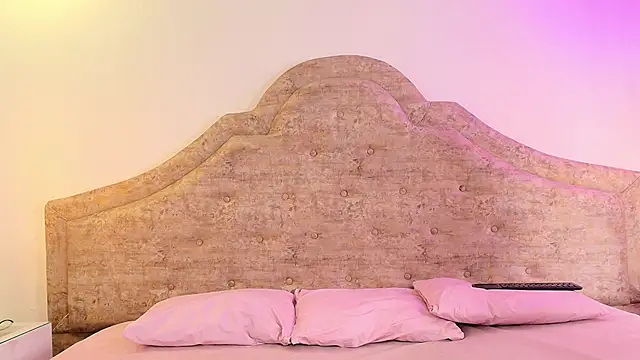 Victoria Adams14 online show from September 17, 2025, 4:14 am