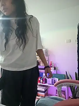 azumiichan online show from February 28, 2025, 2:42 am