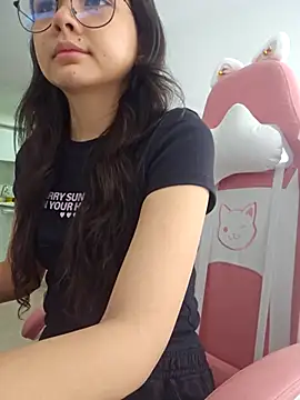 azumiichan online show from October 3, 2025, 4:04 pm