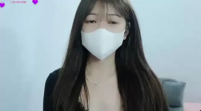 tanhxiu online show from January 4, 2025, 2:35 pm