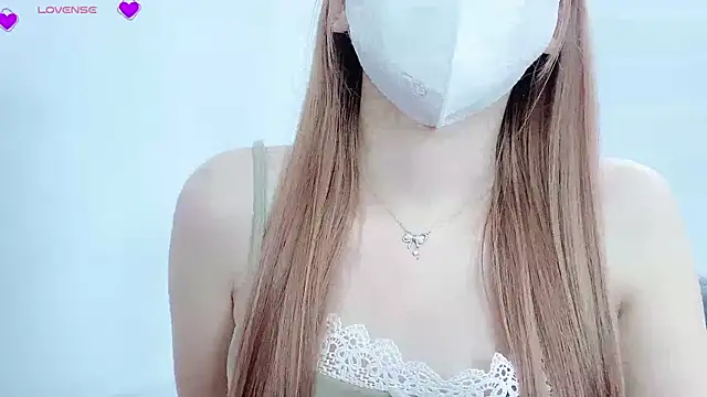 tanhxiu online show from February 17, 2025, 6:04 pm