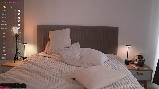 arielbell  online show from April 23, 2026, 1:02 pm