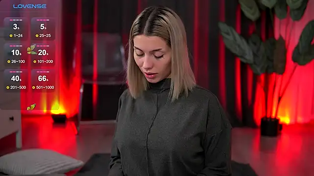 AudreyZanne online show from December 15, 2025, 8:18 am