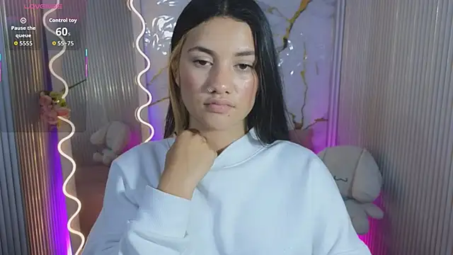 Chiara tay online show from April 25, 2026, 7:11 pm