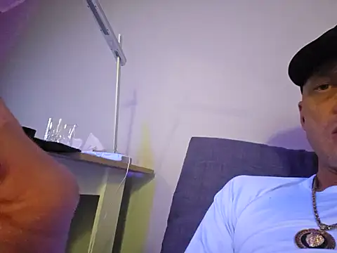 McdyllanXX online show from February 8, 2025, 2:15 am