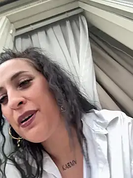 CarolaDrago online show from February 21, 2025, 4:26 pm