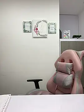 SophiaLaurens online show from March 23, 2025, 8:15 am