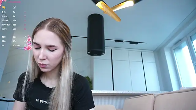 Snapshot of heidas_dream chatting on September 22, 2025, 6:26 am heidas dream online show from September 22, 2025, 6:26 am